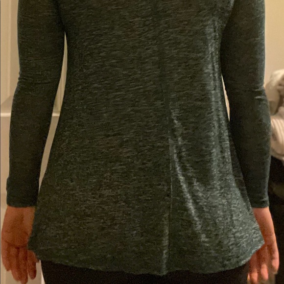 Green patterned long sleeve flow out t shirt - Picture 2 of 2